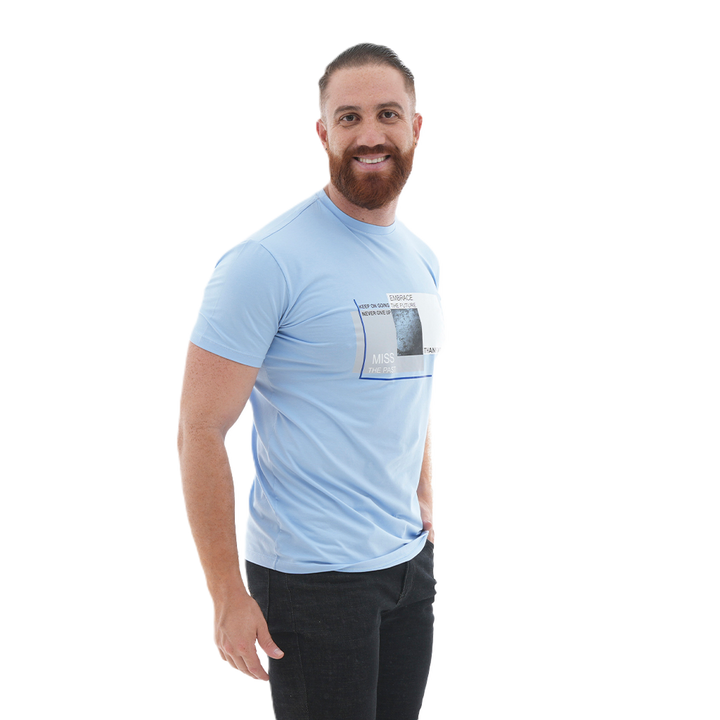 Camiseta Estampada - Embrace the Future