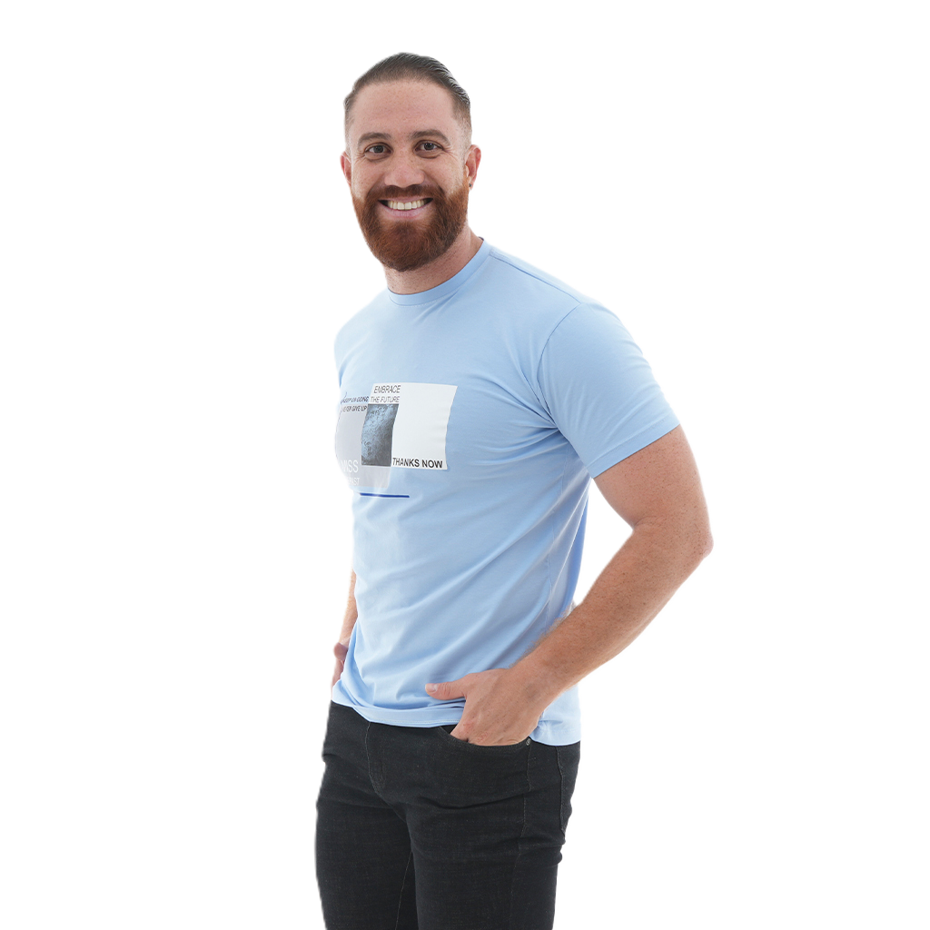 Camiseta Estampada - Embrace the Future
